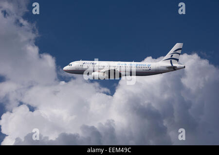 SX-DGD Aegean Airlines Airbus A320-232 im Flug Banque D'Images