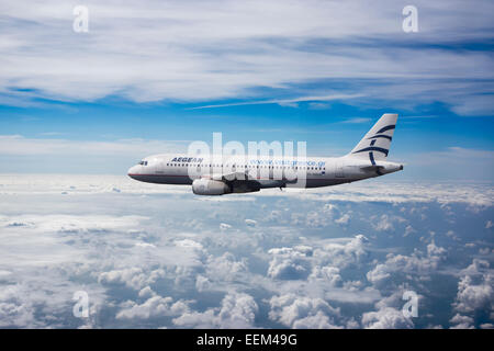 SX-DGD Aegean Airlines Airbus A320-232 im Flug Banque D'Images