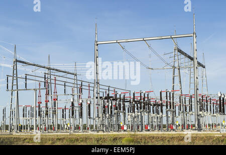 Vue détaillée de l'équipement électrique installé sur un nouveau power station Banque D'Images