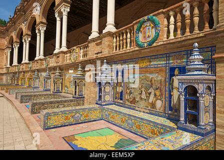 Azulejos dans la Plaza de España, Séville, Andalousie, Espagne Banque D'Images