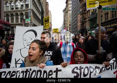 Les manifestants scandant "Nous ne pouvons pas breath' comme ils marchent sur broadway des centaines de manifestants à Harlem pendant la journée Martin Luther King se sont réunis à démonstration Malcolm X Blvd. et de Central Park au nord pour un "rêve4Justice' mars à l'Organisation des Nations Unies, rempli Foley Square à Manhattan et met en scène un die-in au Grand Central Terminal. Credit : Geovien Si/Pacific Press/Alamy Live News Banque D'Images