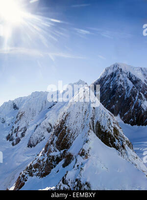 Les sommets des montagnes couvertes de neige Banque D'Images