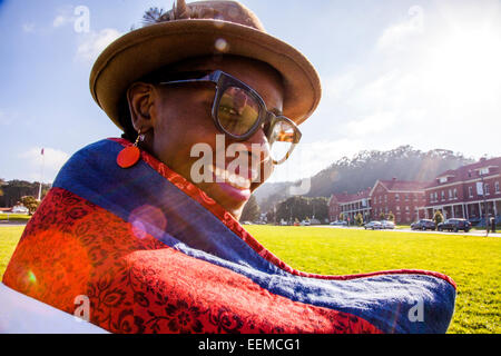 Black woman wrapped in blanket in urban park Banque D'Images