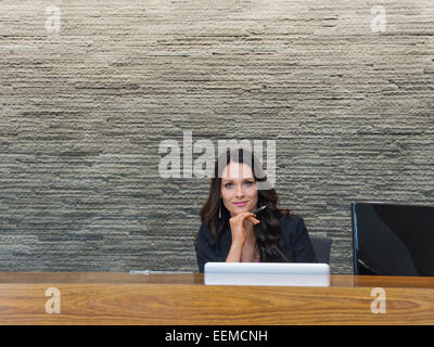 Réceptionniste au bureau de travail du Caucase/24 Banque D'Images