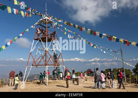 La tour à Nagarkot avec vue sur les montagnes de l'Himalaya, Népal Banque D'Images