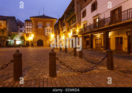 Guipuzcoa square. Hondarribia-Fuenterrabia. L'Euskadi. Pays Basque. L'Espagne. L'Europe Banque D'Images