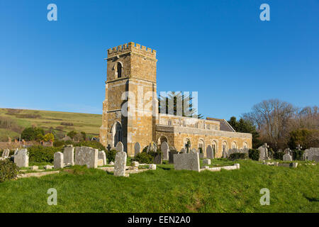 Église Abbotsbury Dorset England UK avec cimetière et ciel bleu connu sous le nom de St Nicholas Banque D'Images