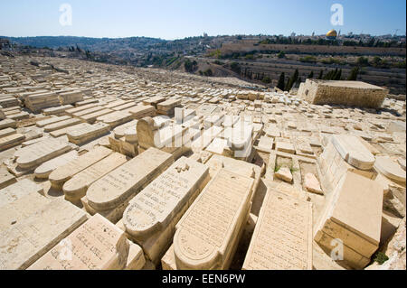 Ancien des tombes juives sur le mont des Oliviers à Jérusalem Banque D'Images
