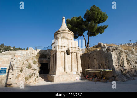 C'est le tombeau d'Avshalom (Absalom), fils du roi David, au pied du mont des Oliviers à Jérusalem Banque D'Images