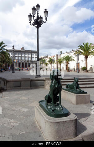 La place Santa Ana avec son chien en bronze des statues dans le centre de Las Palmas Banque D'Images