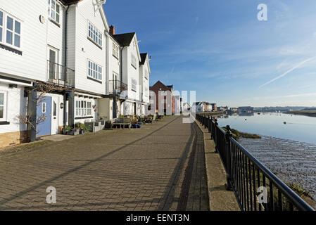 Maisons à Riverside Wivenhoe,Essex,UK sur un matin d'hiver Banque D'Images