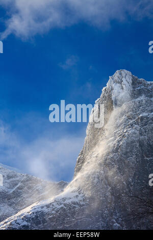 Semletind la vue magnifique sur la montagne en hiver, dans la vallée de Romsdalen, Rauma kommune, Møre og Romsdal fylke, la Norvège. Banque D'Images