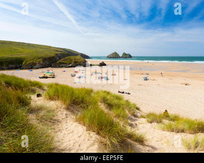 La plage de sable doré à Baie de Holywell Cornwall England UK Europe Banque D'Images