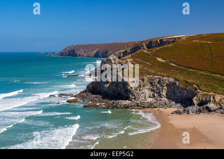 Donnant sur la plage à Porthtowan Cornwall England UK Europe Banque D'Images