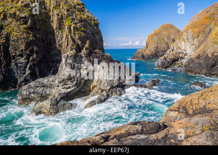 Côte au Cornwall Angleterre Mullion Cove UK Europe Banque D'Images