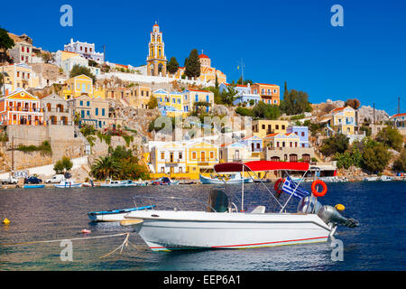 Belle journée d'été à Symi sur l'île grecque de Symi dans le Dodécanèse Grèce Europe Banque D'Images