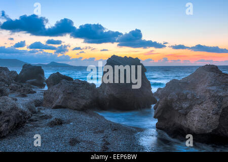 Coucher du soleil sur la côte de Rhodes Grèce Europe Banque D'Images