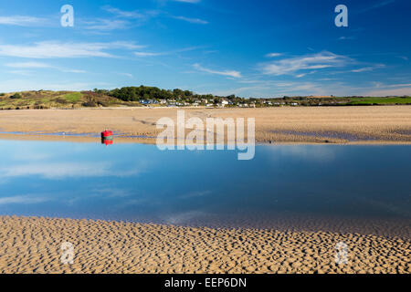 Vue sur le magnifique estuaire de Camel Rock de Padstow Cornwall England UK Europe Banque D'Images