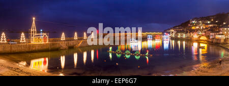 Panorama de lumières de Noël à Port Mousehole Cornwall England UK Europe Banque D'Images