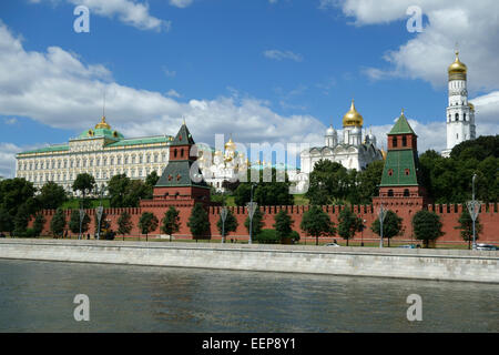 Vue panoramique sur le Kremlin cathédrales et Grand Palais du Kremlin, Moscou, Russie Banque D'Images