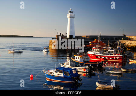 Donaghadee Harbour et le phare d'Irlande Banque D'Images