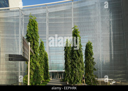 L'arbre du vent, l'art cinétique sculpture à l'hôtel Marina Bay Sands casino à Singapour, par artiste Ned Kahn et Moshe Safdie. Banque D'Images