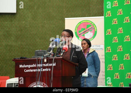 Lusaka, Zambie. 20 Jan, 2015. Priscilla Isaacs, directeur de la Commission électorale de Zambie (ECZ), réponses queations lors d'un point de presse à Lusaka, capitale de la Zambie, le 20 janvier 2015. La publication des résultats définitifs de l'élection présidentielle en Zambie peut être retardé par les pluies torrentielles ont entravé la livraison de matériaux et de certains bureaux de vote à fermer, ECZ a dit mardi. © Peng Lijun/Xinhua/Alamy Live News Banque D'Images