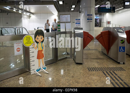 Singapour (Singapour, MRT metro transit system). Banque D'Images