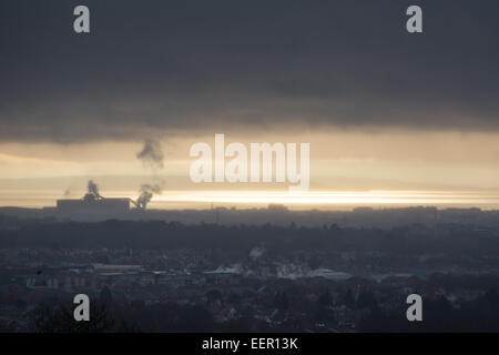 Cardiff, Wales, UK. 21 Jan, 2015. Météo France : Cardiff était humide et froid ce matin. Après quelques averses de neige dans la ville hier après-midi, les températures ont augmenté dans la soirée et la pluie. Les prévisions pour aujourd'hui, c'est brouillard et de la pluie avec des températures culminant à 6 degrés centigrades. Crédit : Chris Stevenson/Alamy Live News Banque D'Images