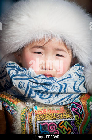 Bannière Ujimqin l'Est de la Chine, région autonome de Mongolie intérieure. 21 Jan, 2015. Une fille de l'ethnie mongole est vu lors d'un hiver au Nadam Bannière Ujimqin, Chine du nord, région autonome de Mongolie intérieure, le 21 janvier 2015. Nadam de masse est un festival mongol traditionnel où les gens célébrer les récoltes et prier pour la bonne chance. © Li Renzi/Xinhua/Alamy Live News Banque D'Images