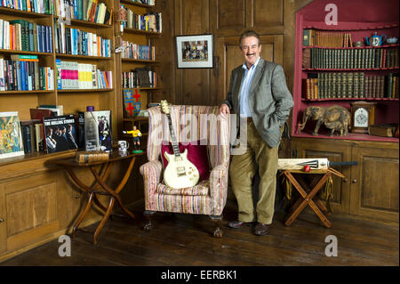 L'acteur John Challis photographié à la maison dans le Shropshire. Il a joué "Boycie' un vendeur utilisé de voiture dans le drame "Seuls les imbéciles et les chevaux' Banque D'Images