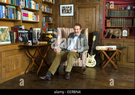 L'acteur John Challis photographié à la maison dans le Shropshire. Il a joué "Boycie' un vendeur utilisé de voiture dans le drame "Seuls les imbéciles et les chevaux' Banque D'Images