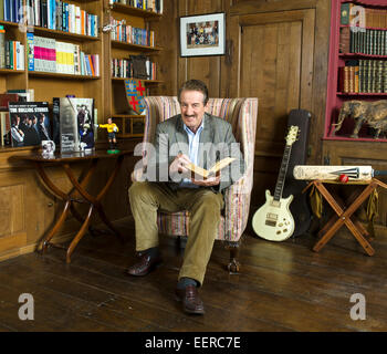 L'acteur John Challis photographié à la maison dans le Shropshire. Il a joué "Boycie' un vendeur utilisé de voiture dans le drame "Seuls les imbéciles et les chevaux' Banque D'Images