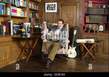 L'acteur John Challis photographié à la maison dans le Shropshire. Il a joué "Boycie' un vendeur utilisé de voiture dans le drame "Seuls les imbéciles et les chevaux' Banque D'Images