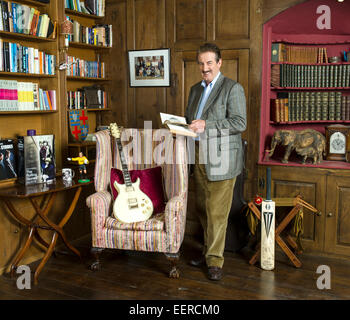 L'acteur John Challis photographié à la maison dans le Shropshire. Il a joué "Boycie' un vendeur utilisé de voiture dans le drame "Seuls les imbéciles et les chevaux' Banque D'Images