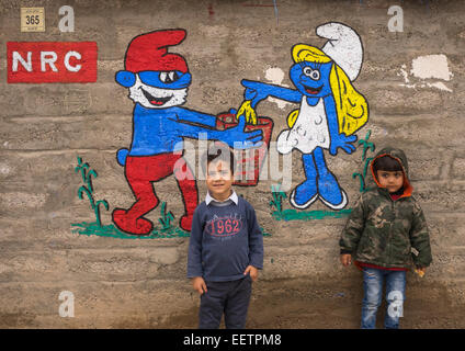 Les enfants dans le camp de réfugiés syriens de Domiz, Erbil, Irak, Kurdistan Banque D'Images