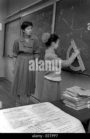 Les enfants dans l'école numéro 235 dans Admiraltiskii Zone rayonne St Petersburg, Russie Banque D'Images