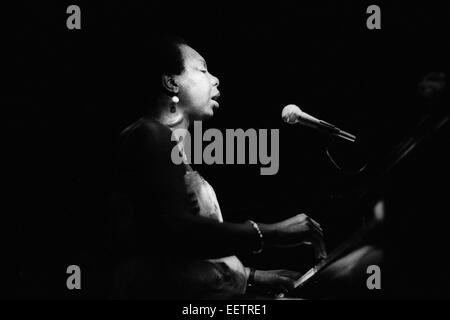 Nina Simone chante dans Ronnie Scott club 1983 Banque D'Images