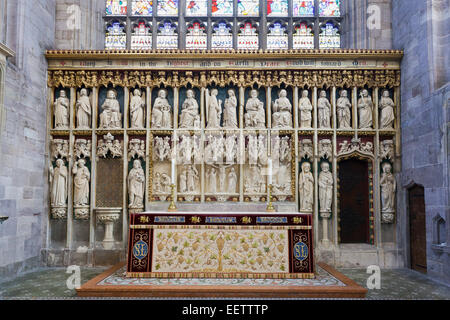 Le maître-autel et l'est de la fenêtre de l'église St Laurence, Ludlow, Shropshire Banque D'Images