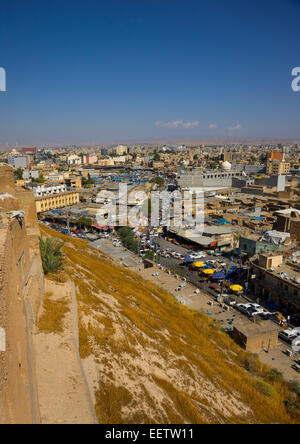 En regardant vers la vieille ville La Citadelle d'Erbil, Irak, Kurdistan, Banque D'Images