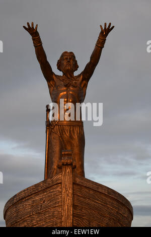 PIC : fichier Limavady, Co Londonderry (Irlande du Nord, Royaume-Uni, la statue de la mer d'Irlande, Dieu Manannan Mac Lir, a été volé la nuit dernière. La statue a été retirée de sa position au point d'observation sur Binevenagh Gortmore montagne près de Limavady, Co Londonderry. La statue, épié et Magilligan à Co Donegal en République d'Irlande et est devenue une attraction touristique populaire sur la célèbre Côte de Causeway. La statue a été créée par le sculpteur, Darren John Sutton, qui a travaillé sur la série TV Game of Thrones. Toutes les photos prises le 17 juillet 2014. Credit : Eoin McConnell/Alamy Live News Banque D'Images