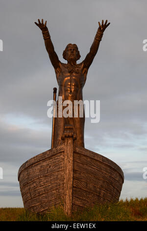 PIC : fichier Limavady, Co Londonderry (Irlande du Nord, Royaume-Uni, la statue de la mer d'Irlande, Dieu Manannan Mac Lir, a été volé la nuit dernière. La statue a été retirée de sa position au point d'observation sur Binevenagh Gortmore montagne près de Limavady, Co Londonderry. La statue, épié et Magilligan à Co Donegal en République d'Irlande et est devenue une attraction touristique populaire sur la célèbre Côte de Causeway. La statue a été créée par le sculpteur, Darren John Sutton, qui a travaillé sur la série TV Game of Thrones. Toutes les photos prises le 17 juillet 2014. Credit : Eoin McConnell/Alamy Live News Banque D'Images