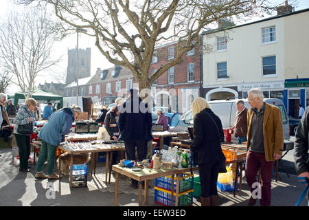 Bridport street marché des antiquaires, qui a eu lieu un samedi dans le pays Ville de marché de Bridport, Dorset Banque D'Images