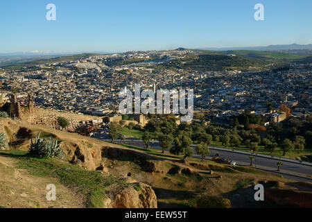 Vue aérienne de la Médina de Fès sur le coucher du soleil, le Maroc, l'Afrique Banque D'Images