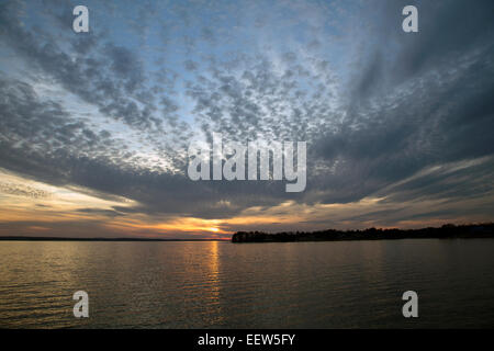 Lake Murray, Columbia, Caroline du Sud, USA. 20 Jan, 2015. coucher de soleil au lac Murray, Columbia en Caroline du Sud le 20 janvier 2015 Credit : Brian jordan/Alamy Live News Banque D'Images