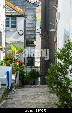 St Ives, Cornwall : rue étroite menant à la plage du Port Banque D'Images