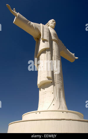 La plus grande statue du Christ domine la ville de Cochabamba, Bolivie. Banque D'Images