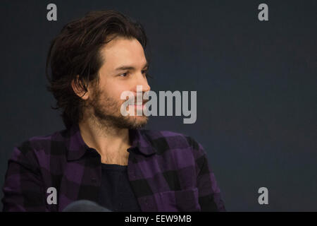 Londres, Royaume-Uni. 21 janvier 2015. En Photo : l'Acteur Santiago Cabrera qui joue Aramis. Acteurs Santiago Cabrera (Aramis), Charles Howard (Porthos), Maimie McCoy (Milady de Winter) et Luke Pasqualino (D'Artagnan) Inscrivez-vous presenter Claire Bueno à l'Apple Store, Regent Street, Londres, afin de discuter de la deuxième série de la BBC Programme de théâtre "Les Mousquetaires". Banque D'Images