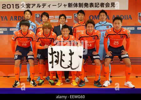 Omiya Ardija groupe de l'équipe, le 17 janvier 2015 - Football / Soccer : 2015 Omiya Ardija Nouvelle équipe Présentation à Omiya Ardija 'club house' Cube Orange à Saitama, Japon. (Photo par AFLO) <br >(rangée du haut - de gauche à droite) Hitoshi Shiota, Tsubasa Oya, Hiroki Shibuya, Hiroyuki Komoto, Nobuhiro Kato, (rangée du bas - de gauche à droite) Masato Kojima, Shigeru Yokotani, Ryuji Bando, Shintaro Shimizu, Kazuma Takayama Banque D'Images