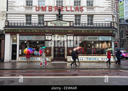 James Smith and Sons, New Oxford Street-Victorian shop vente avant de parasols et de Mesdames et Messieurs les cannes et bâtons Banque D'Images